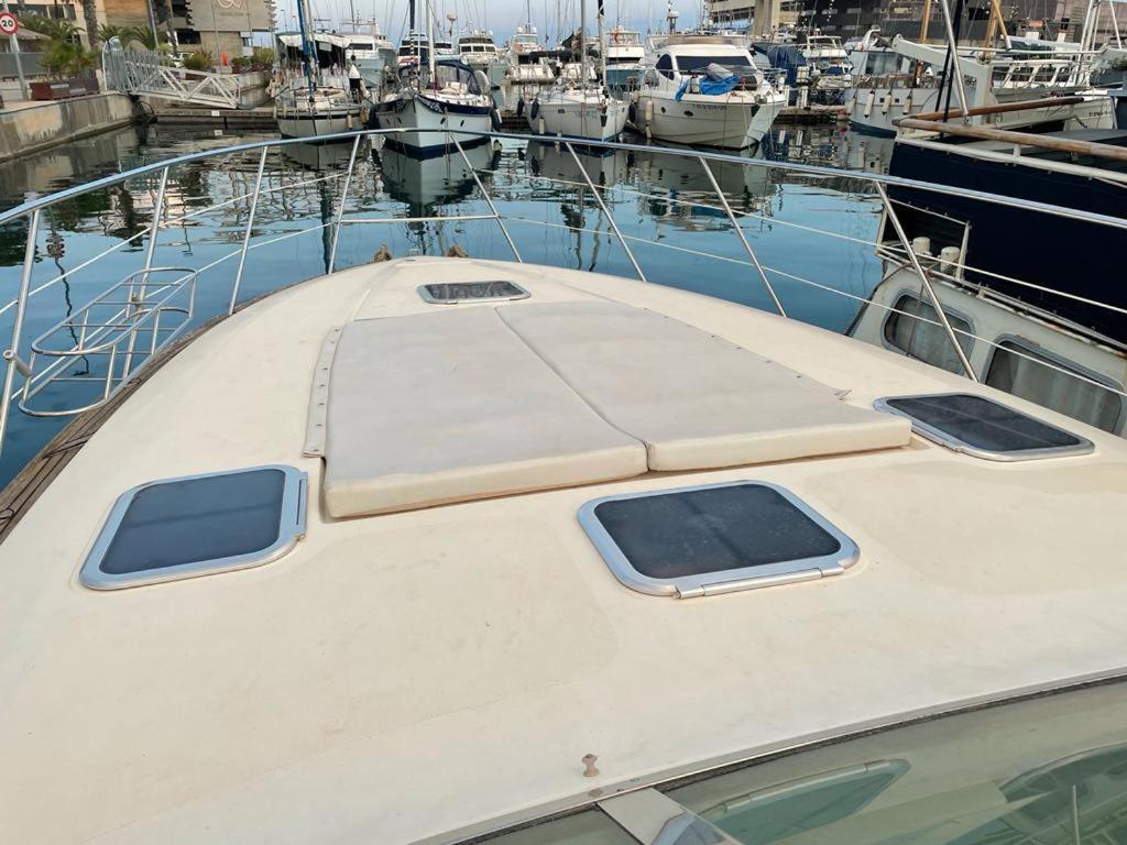 Cozy yacht lodge in Barcelona Sant Adria de Besos Exterior foto